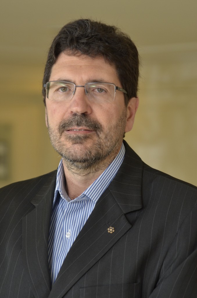 José Otavio Menten, Presidente do Conselho Científico para Agricultura Sustentável (CCAS), Eng. Agrônomo, Mestre e Doutor em Agronomia, Pós-Doutorados em Manejo de Pragas e Biotecnologia, Professor Associado da USP/ESALQ.